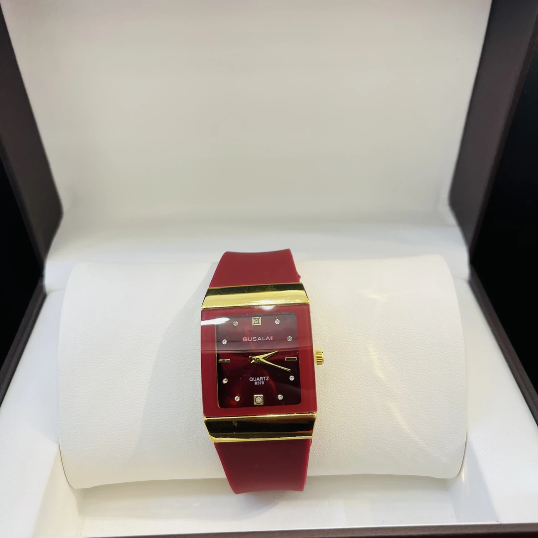 新款个性方块手表3200韩版防水女士手表简约镂空女款爱情休闲手表