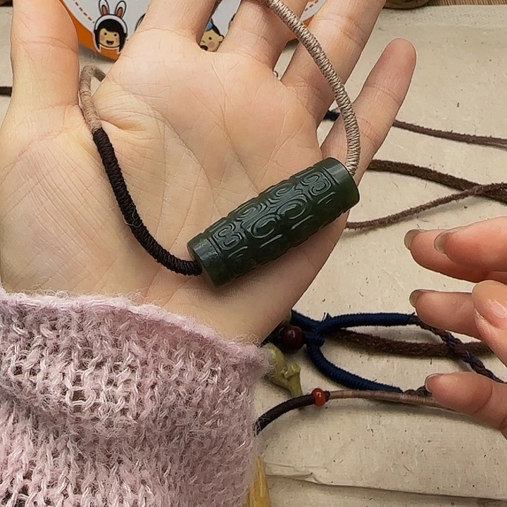 飘***雪和田玉未镶嵌颈饰