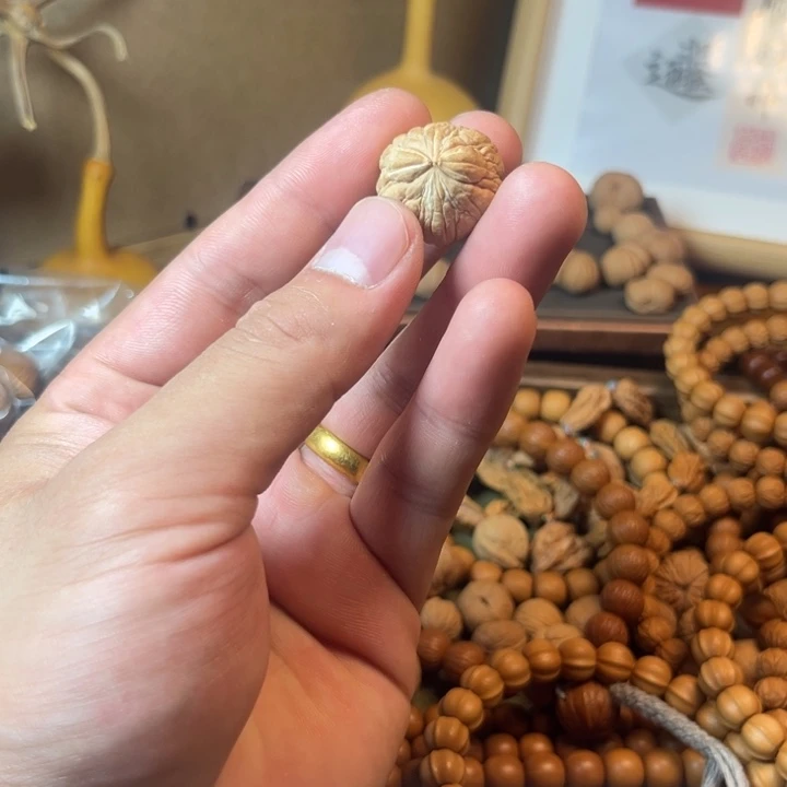****吊坠桃核猴头核桃双角