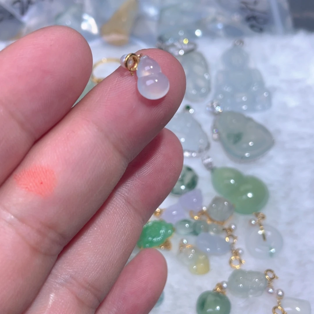 颈饰18K金镶嵌翡翠