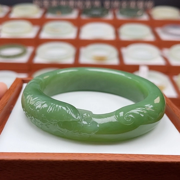 和田玉（碧玉）手镯未镶嵌粉绿
