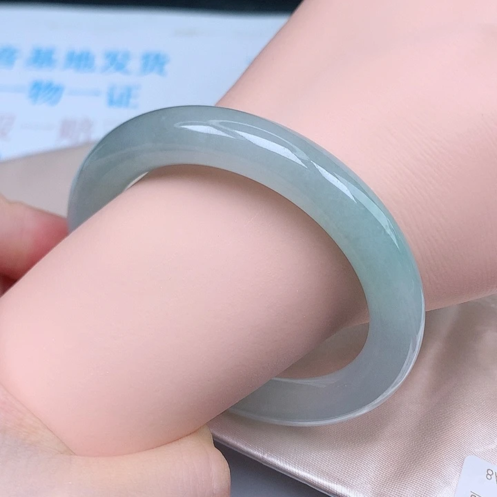 未镶嵌手镯（圆镯）翡翠天然