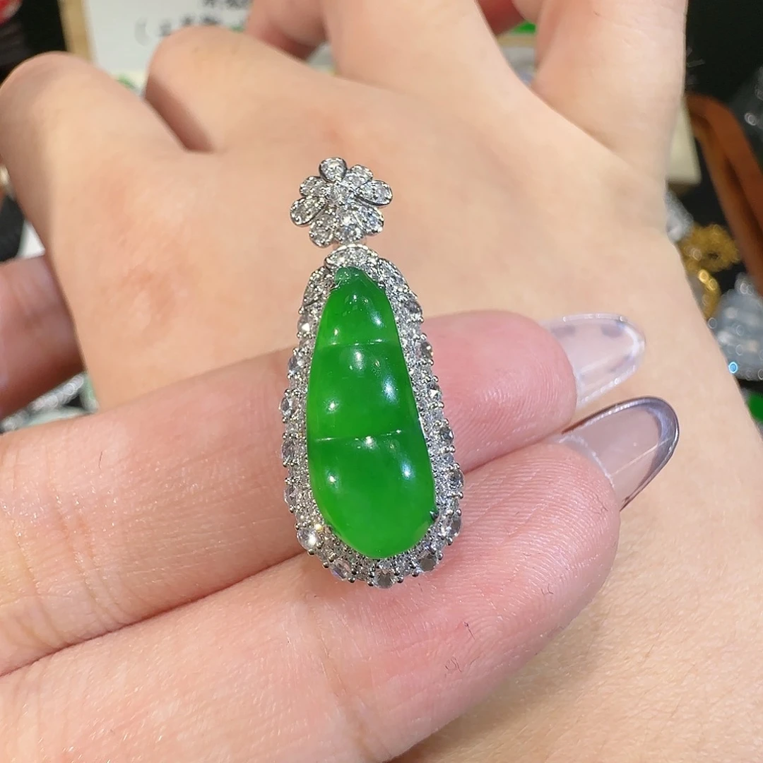 【闪购商品】颈饰18K金镶嵌翡翠