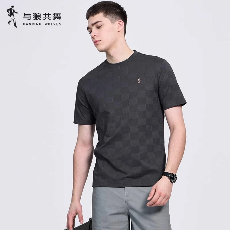 【棋盘格满印】与狼共舞男士圆领短袖T恤2025夏季新款潮流提花上衣