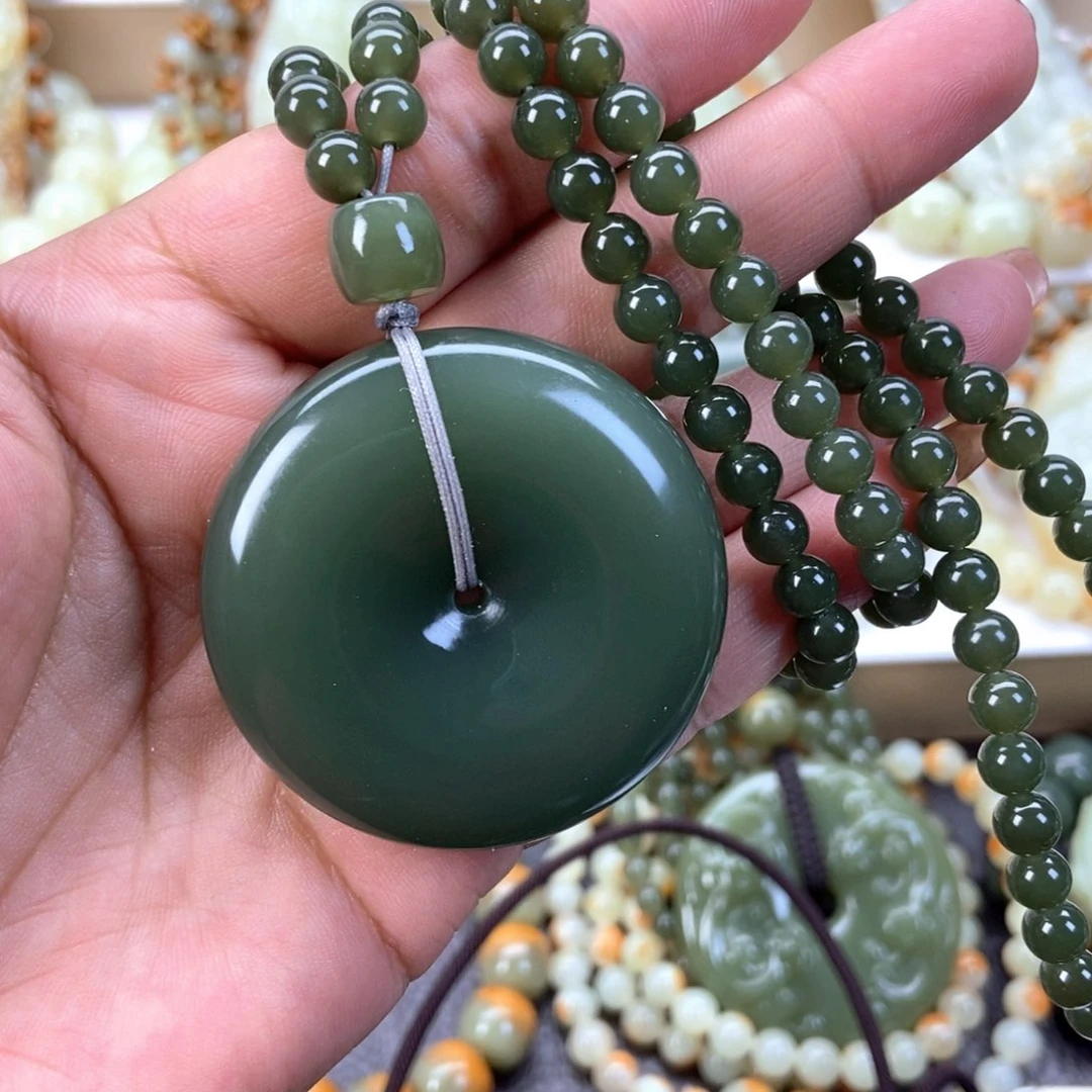 透闪石质玉挂件未镶嵌V**8