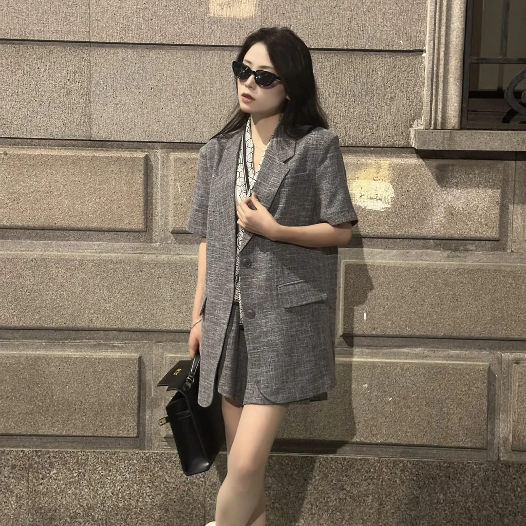 2025年薄款夏季短袖西装外套女两件套夏款麻料短裤子套装