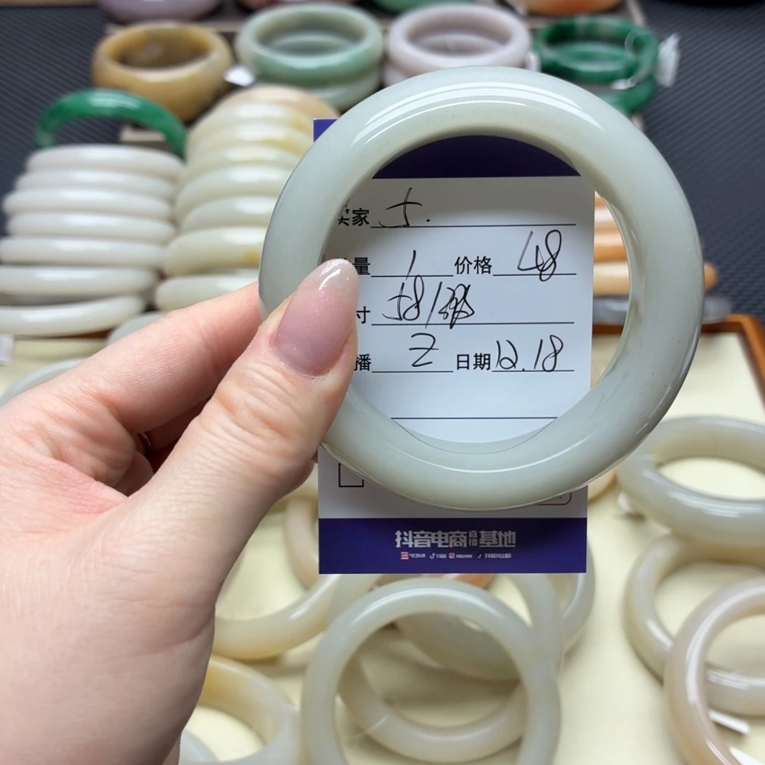 石英质玉未镶嵌手镯