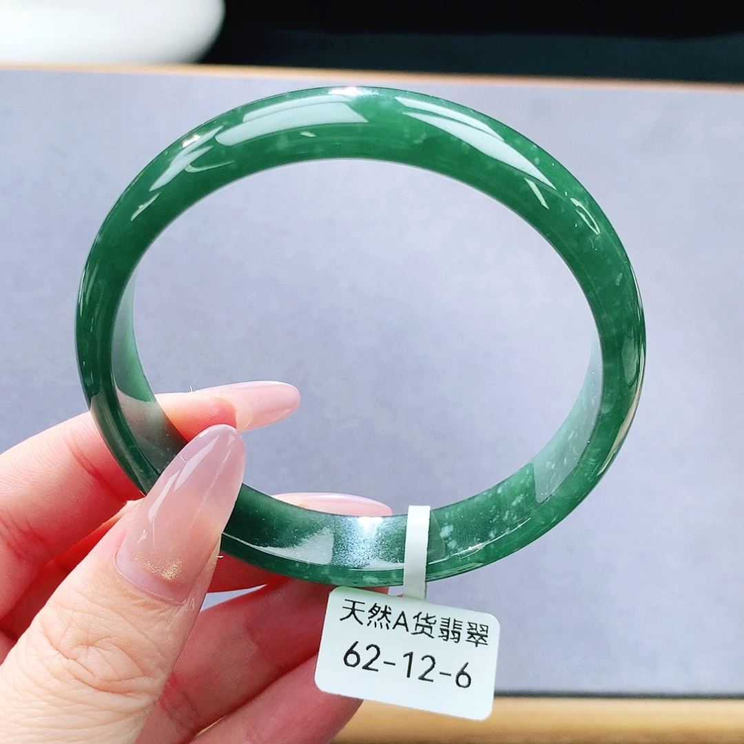 未镶嵌手镯（圆镯）翡翠