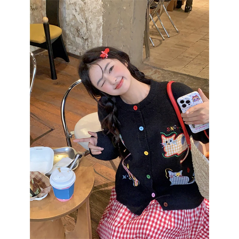 喵哩哩 miaolili 韩系甜美减龄重工刺绣彩色扣子宽松开衫加厚毛衣