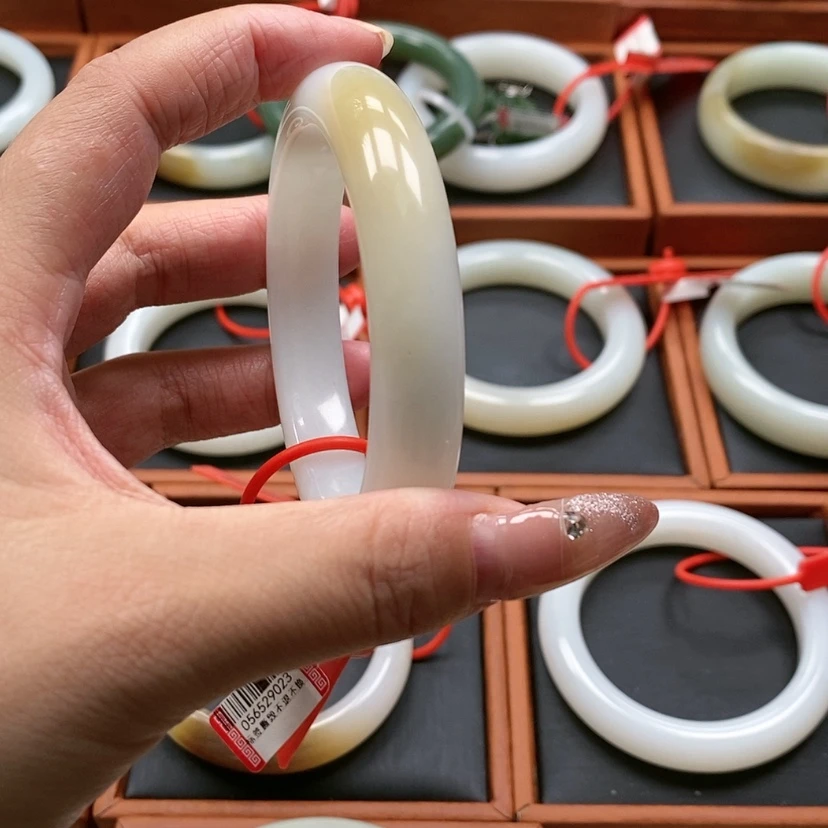 【闪购商品】未镶嵌手镯和田玉