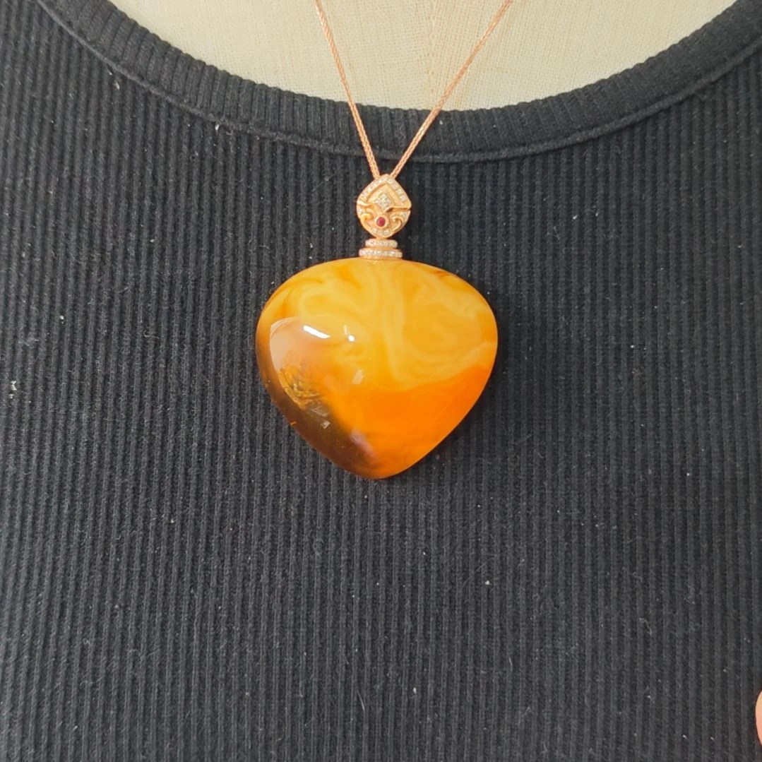 蜜蜡吊坠(赠链)18K金镶嵌