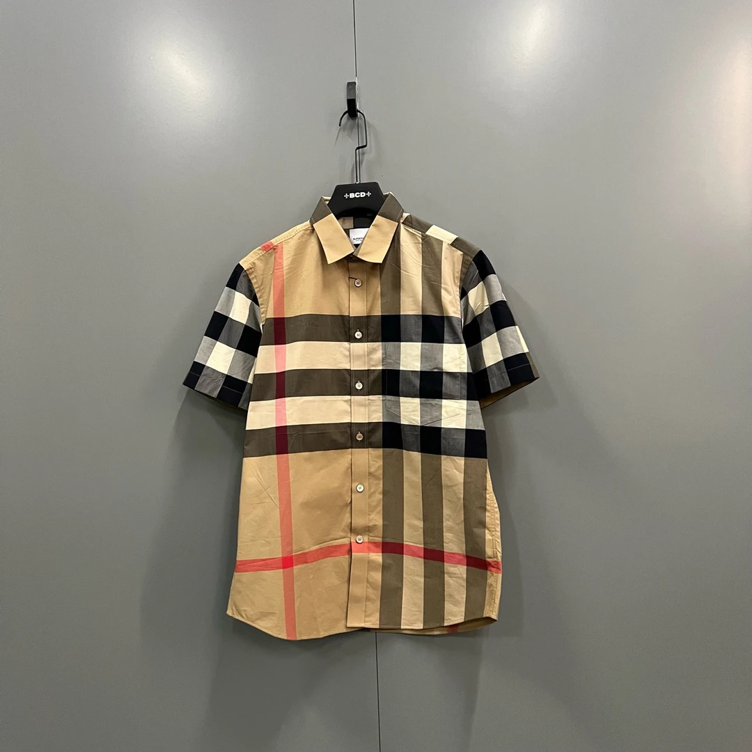 95新 BURBERRY/博柏利 （ll）拼色格纹短袖衬衫 L码/6000mg400428
