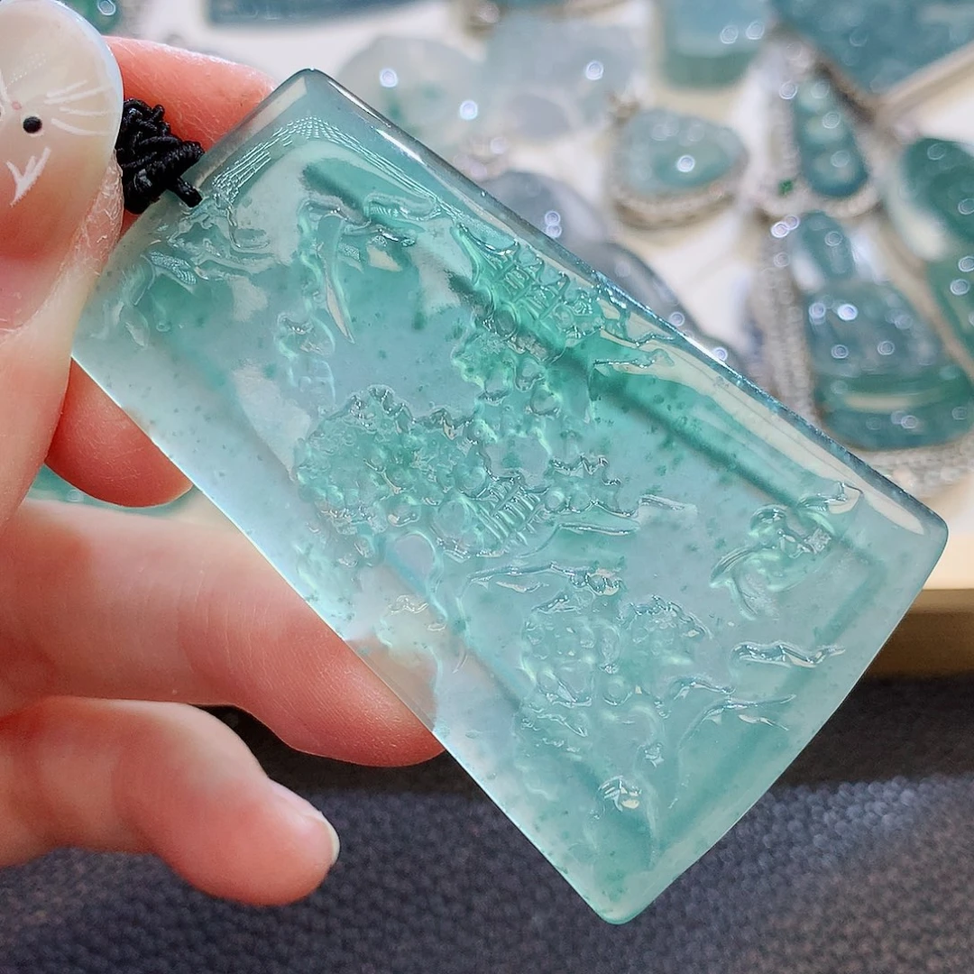 翡翠挂件未镶嵌翡翠