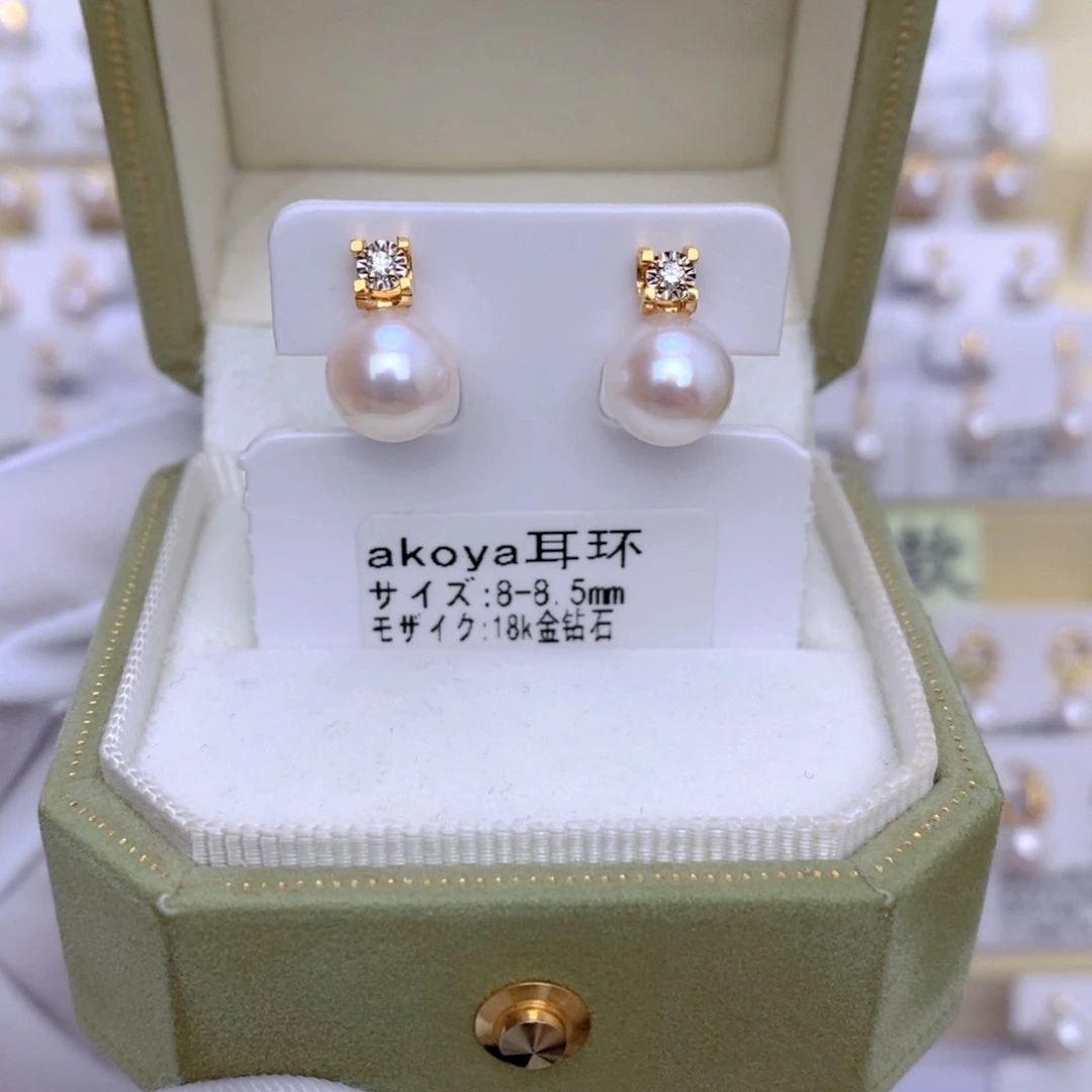 18K金镶嵌海水珍珠耳饰