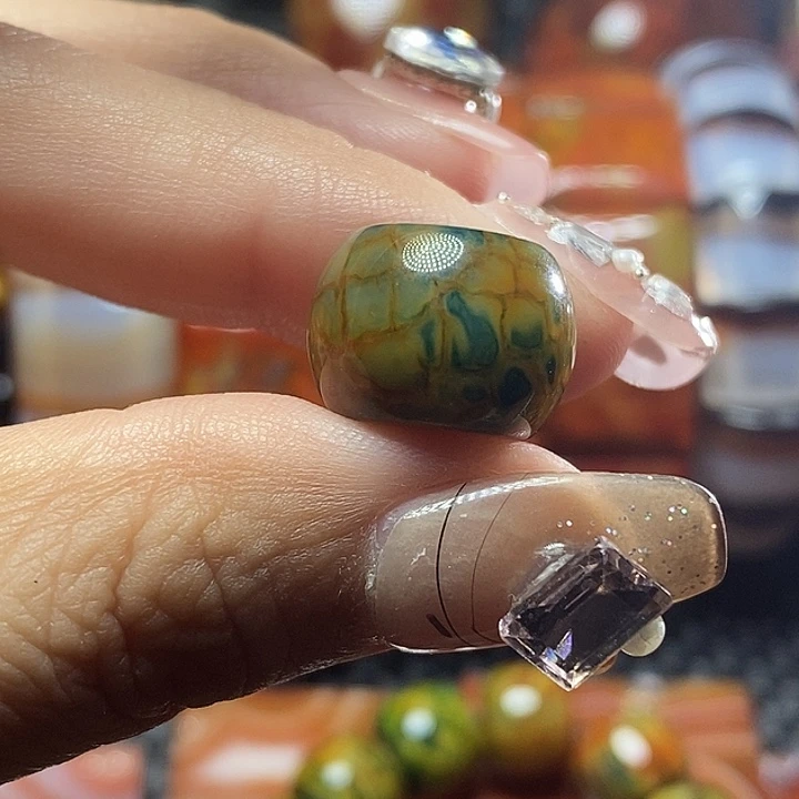 向***往玛瑙/玉髓未镶嵌颈饰