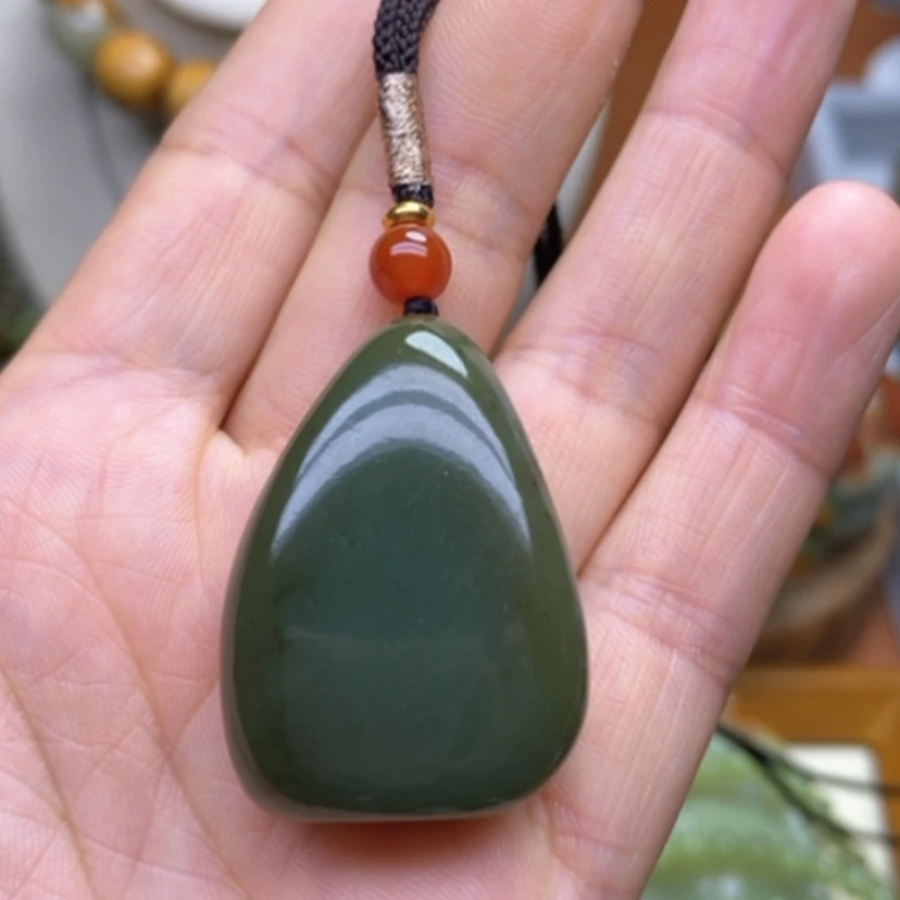 【闪购商品】未镶嵌岫岩河磨玉（透闪石质玉）挂件七****哥