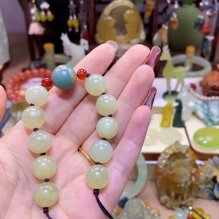 蛇纹石玉颈饰未镶嵌