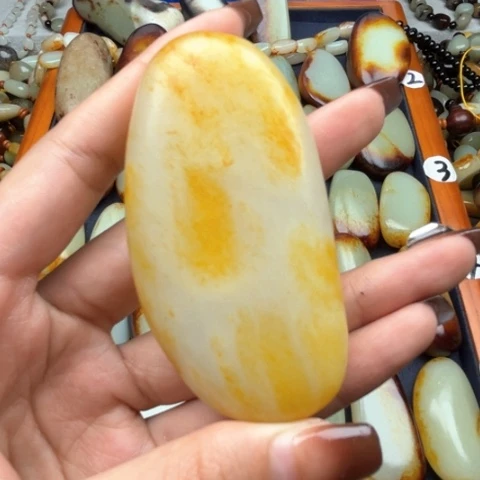 和田玉颈饰未镶嵌余**足