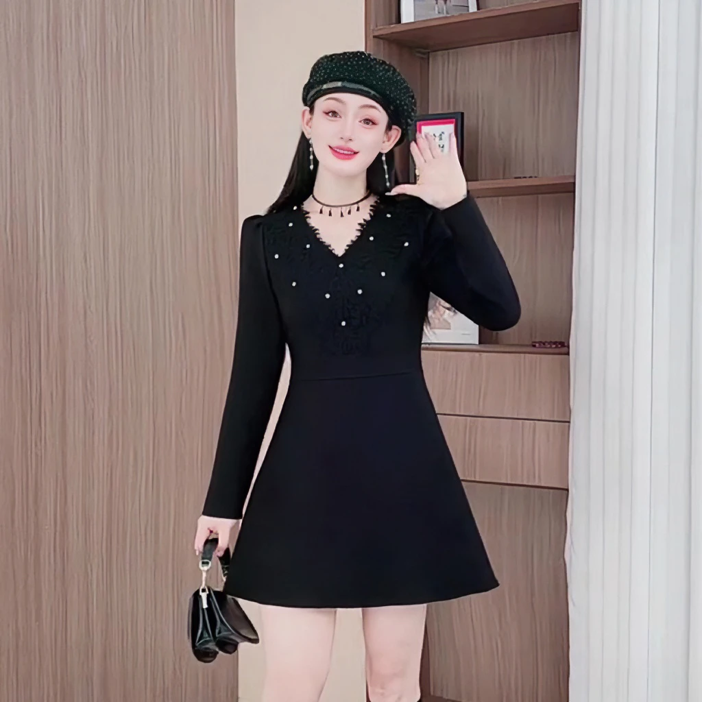 3785高级感连衣裙赫本风套头款气质连衣裙秋冬钉珠蕾丝洋气小黑裙
