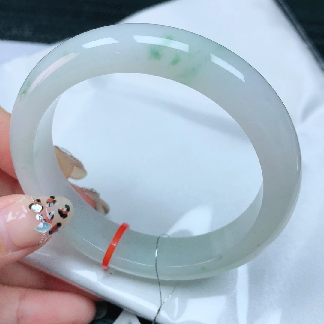 翡翠手镯未镶嵌56圈