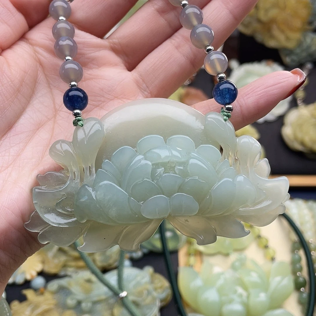 蛇纹石玉颈饰未镶嵌