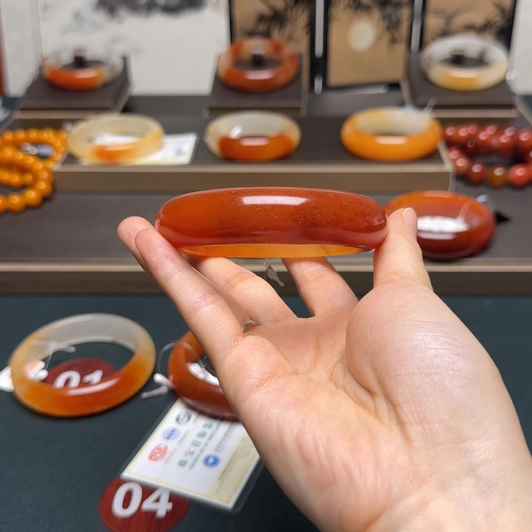ღ***࿐石英质玉未镶嵌手镯