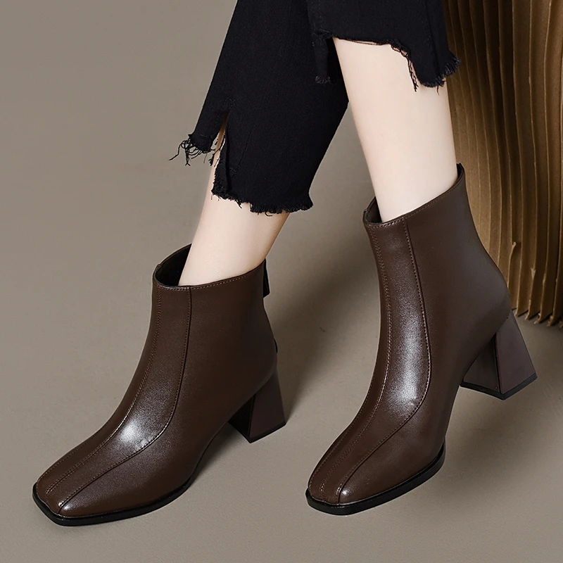 方头高跟短靴女2025新款秋冬季粗跟真皮女鞋软皮小裸靴中跟马丁靴
