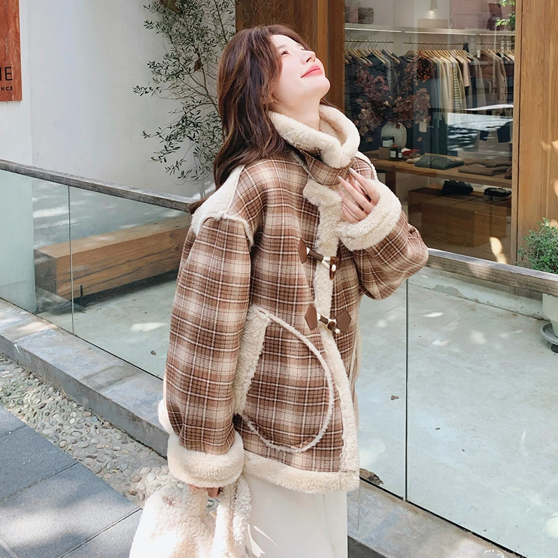 咖色格纹氛围感小个子羊羔毛外套女冬2025新款巨好看皮毛一体上衣
