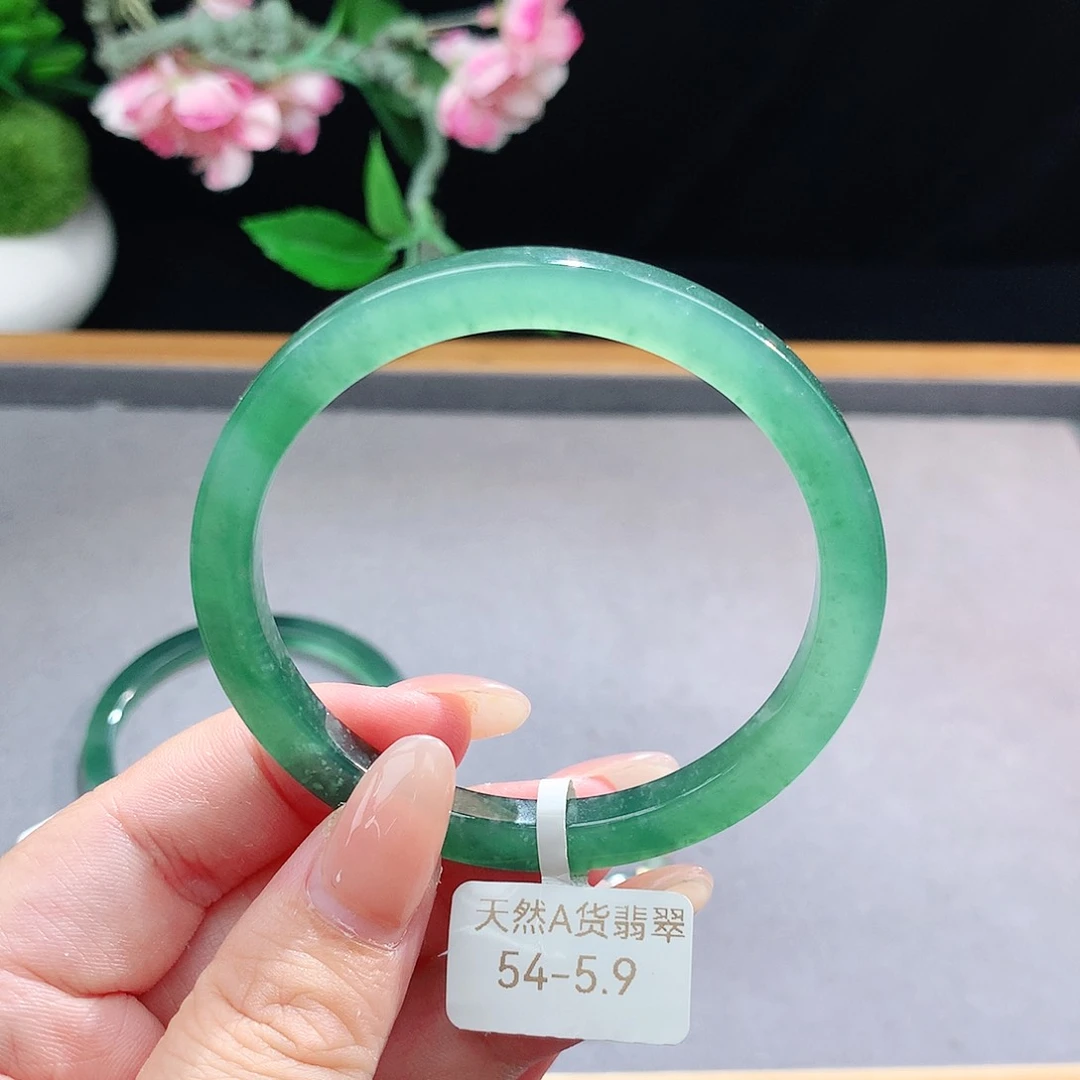 未镶嵌手镯（圆镯）翡翠