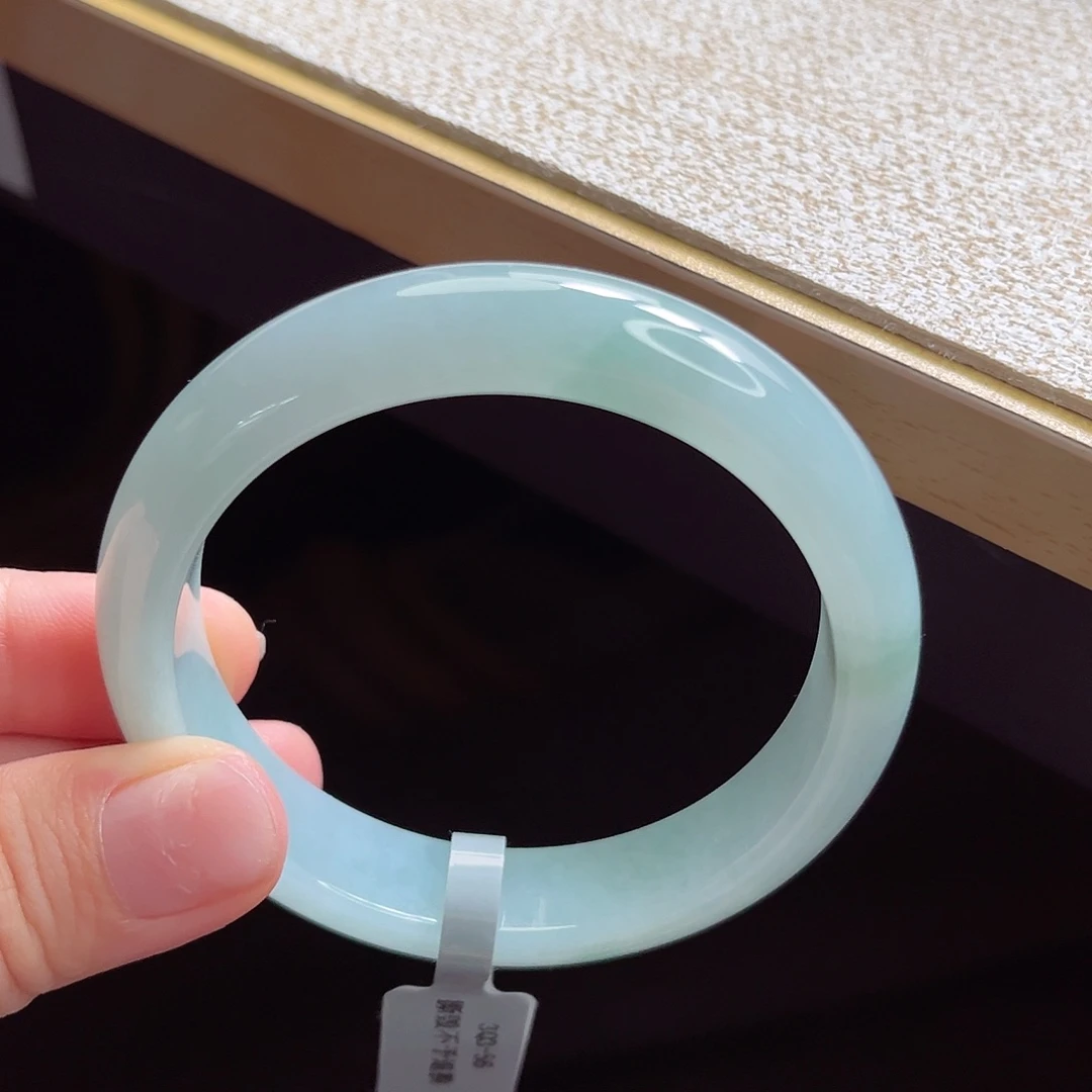 翡翠手镯未镶嵌手镯