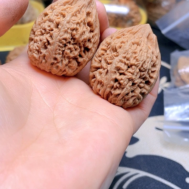 文玩核桃吊坠蒜头一对