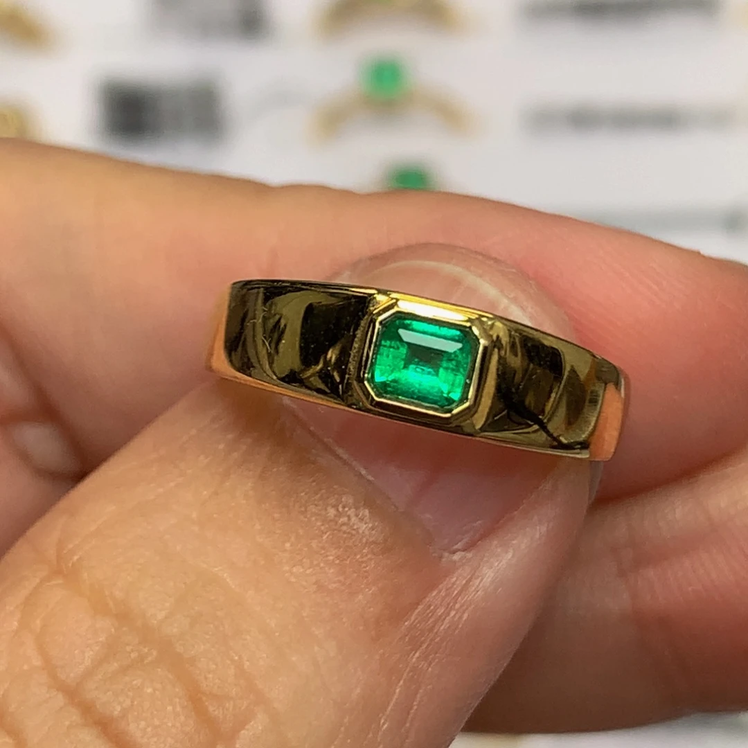 祖母绿戒指18K金镶嵌