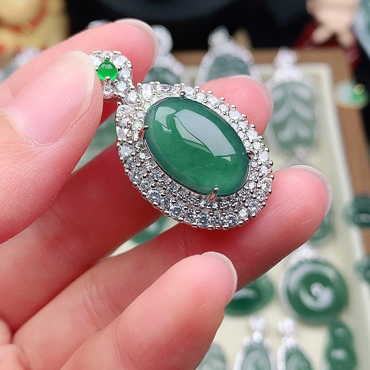 颈饰未镶嵌翡翠吊坠