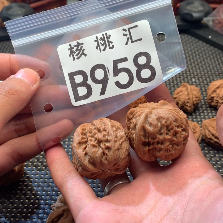 坐***子吊坠文玩核桃黑马