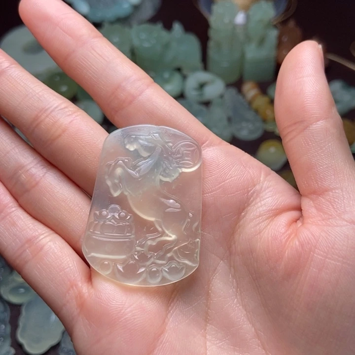 鏊***子蛇纹石玉未镶嵌颈饰