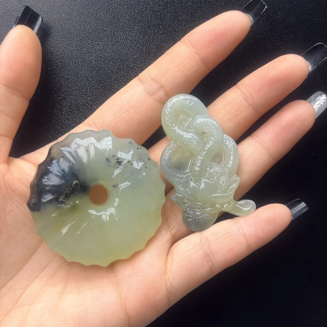 蛇纹石玉颈饰未镶嵌