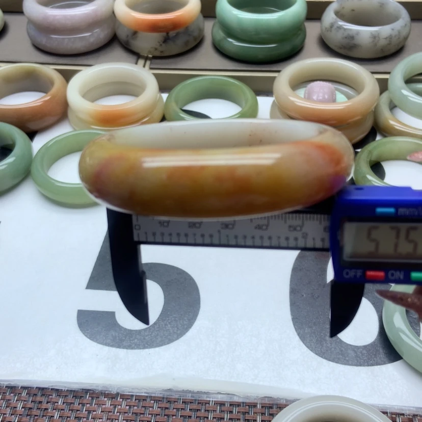 【闪购商品】石英质玉手镯未镶嵌