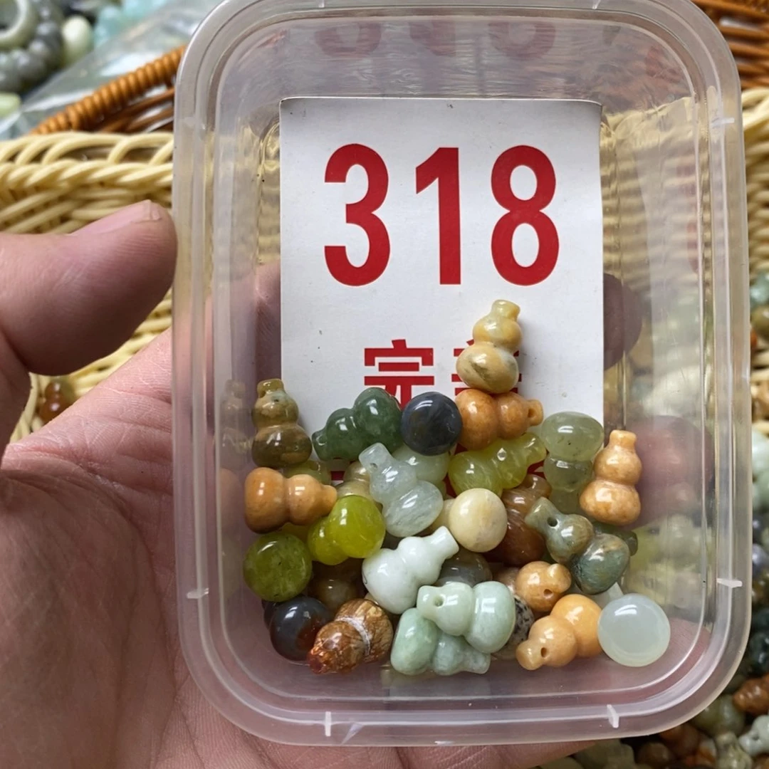 蛇纹石玉挂坠未镶嵌