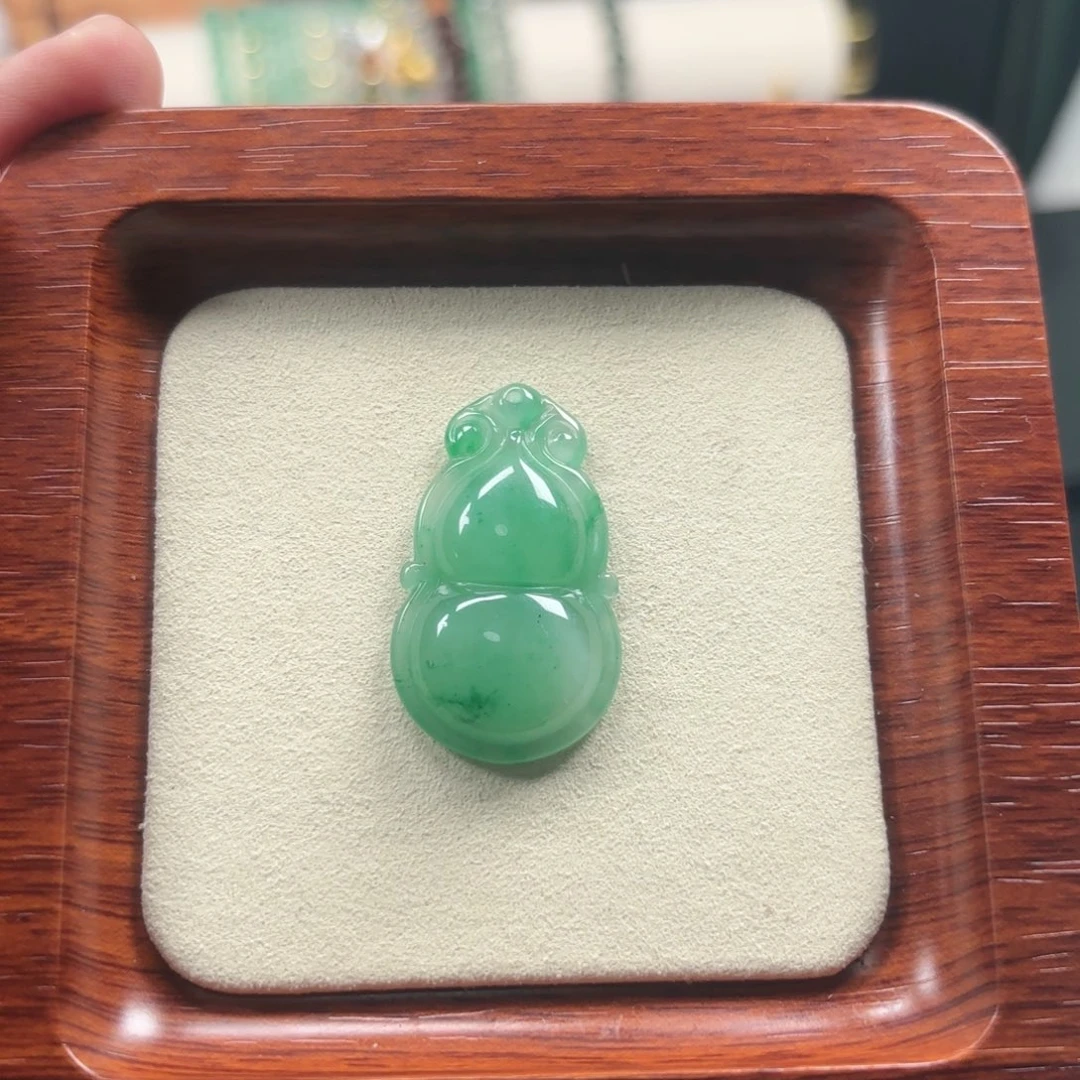 石英质玉（非洲翠）未镶嵌颈饰