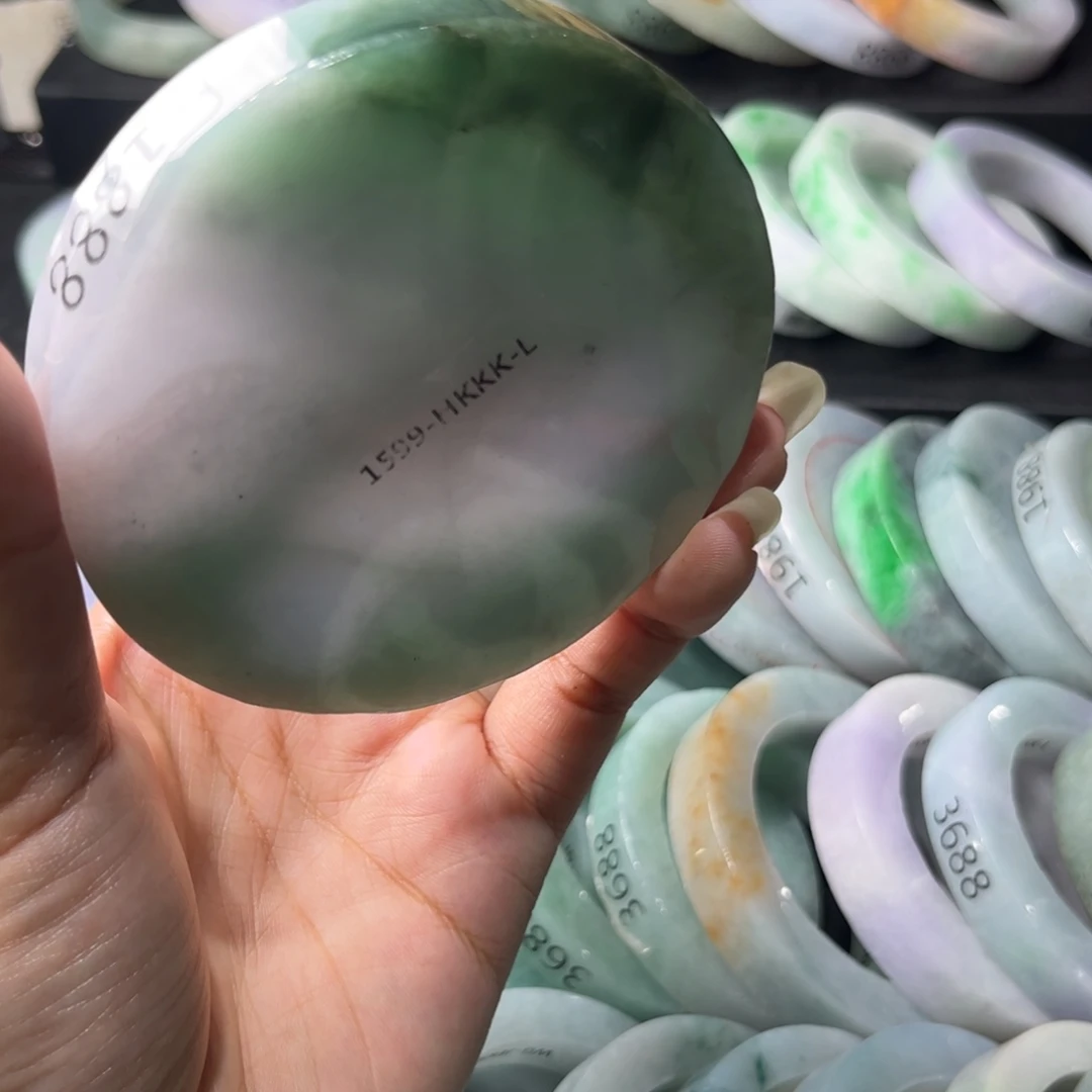 定制翡翠未镶嵌翡翠手镯