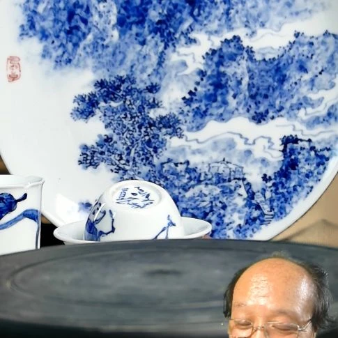 青*在景德镇瓷器景德镇瓷器景德镇