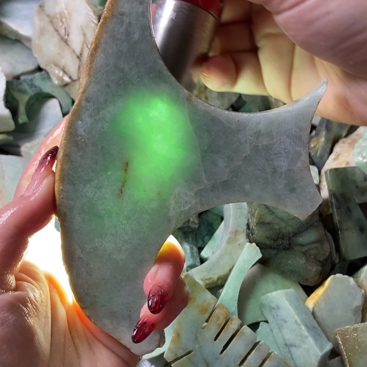 翡翠颈饰未镶嵌天然翡翠