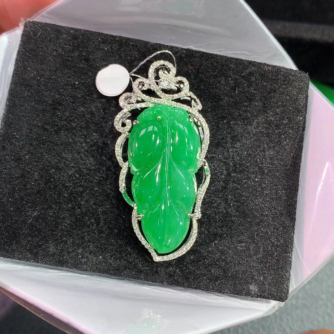 翡翠吊坠(赠链)18K金镶嵌