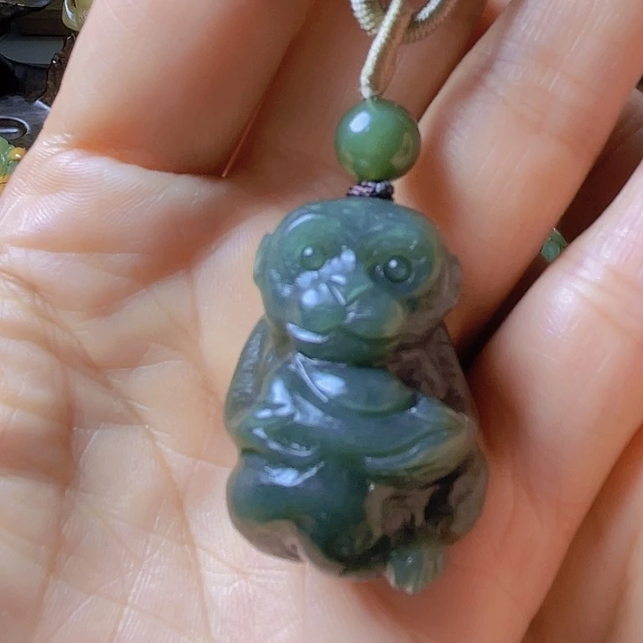 未镶嵌岫岩河磨玉（透闪石质玉）把件