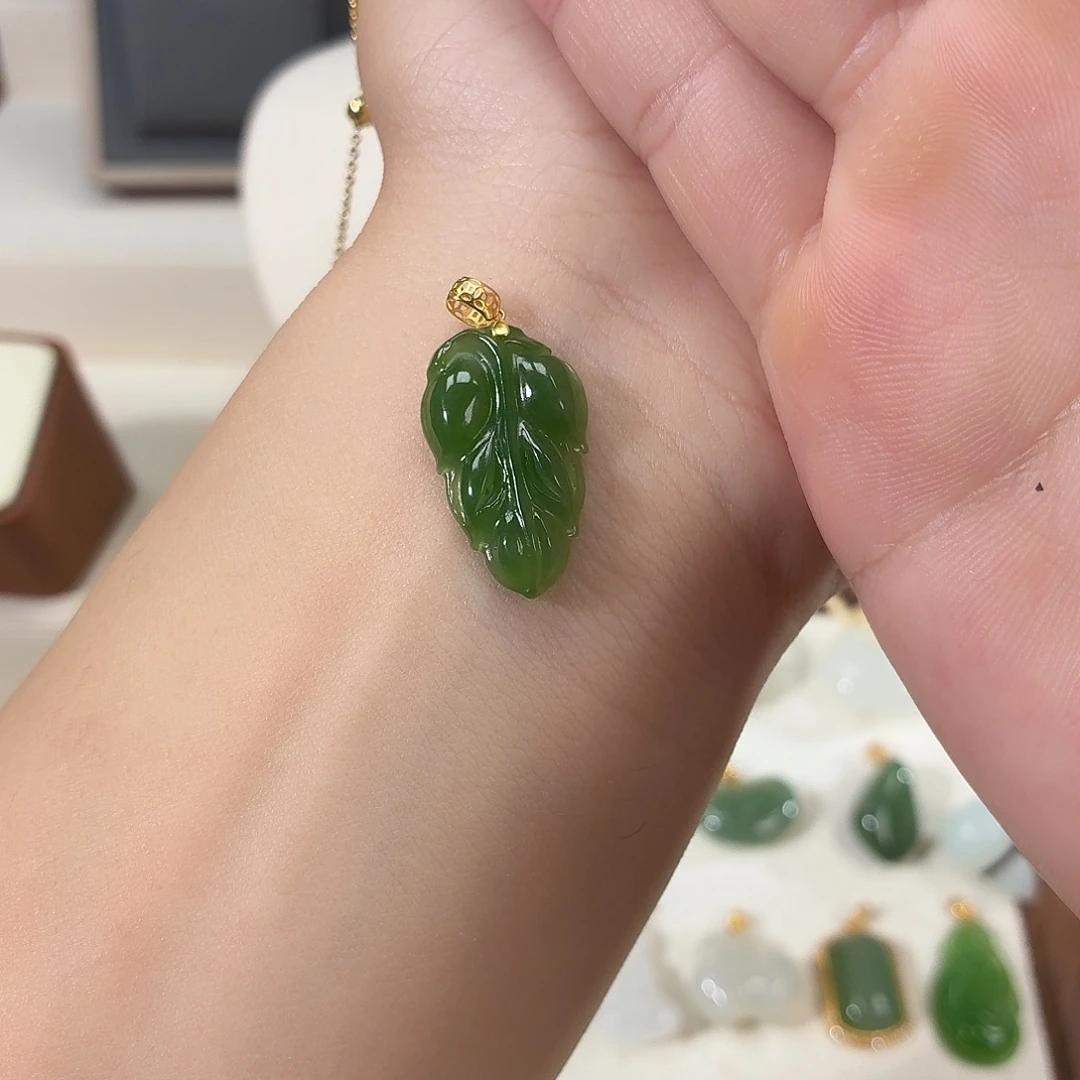 和田玉（碧玉）18K金镶嵌颈饰