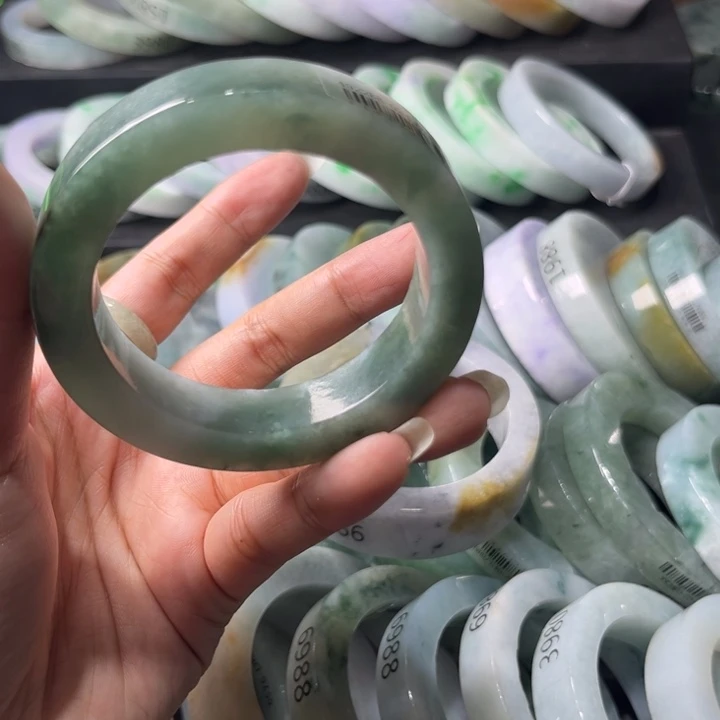 定制翡翠未镶嵌手镯