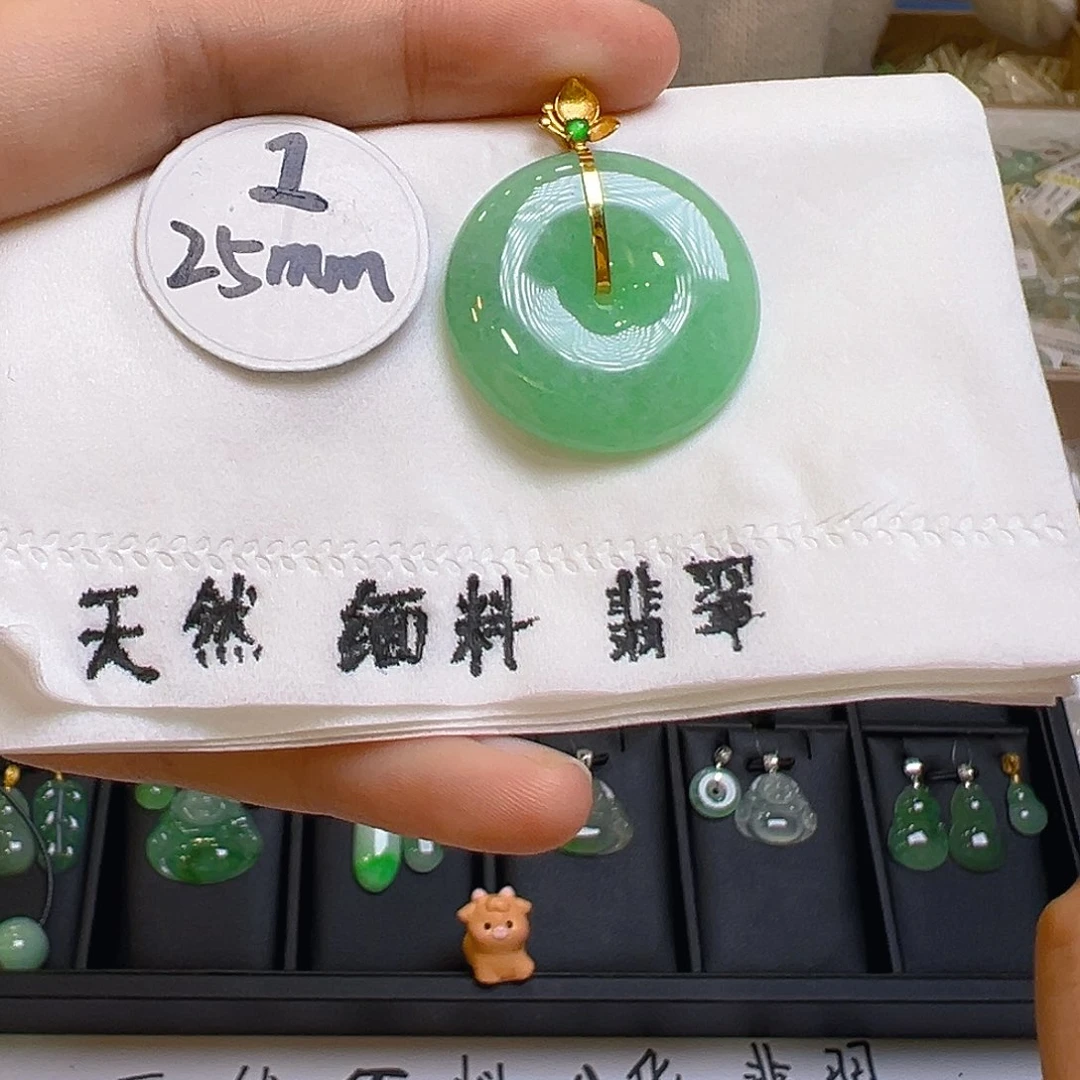 翡翠颈饰18K金镶嵌翡翠