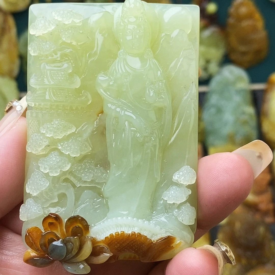 ****۶未镶嵌蛇纹石玉颈饰观音