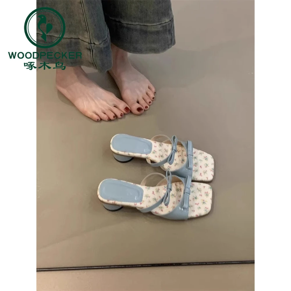 啄木鸟甜美风粗跟凉鞋女夏季2025款小碎花蝴蝶结一脚蹬高跟凉拖鞋