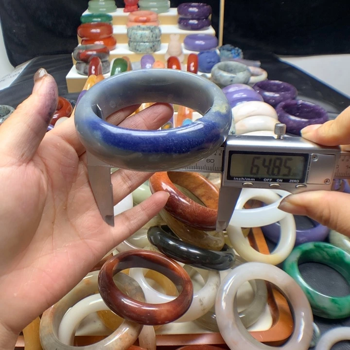 未镶嵌手镯石英质玉